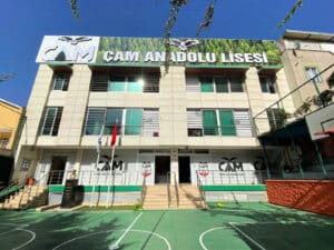 Özel Kartal Atalar Çam Anadolu Lisesi'nin genel görünüşü